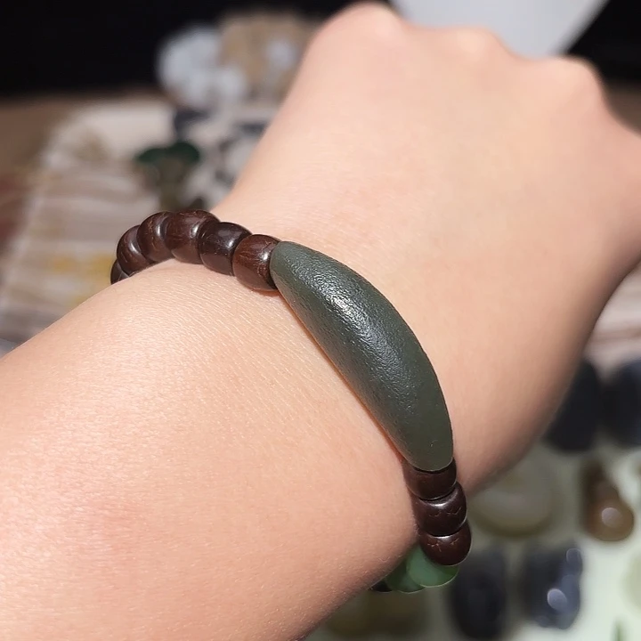 和田玉未镶嵌颈饰买断不退不换