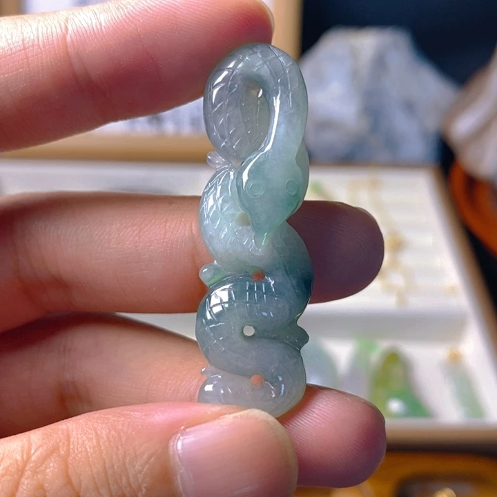 迷***鹿翡翠未镶嵌颈饰翡翠38