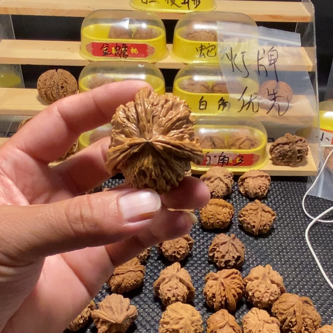 曼***特文玩核桃吊坠核桃异形