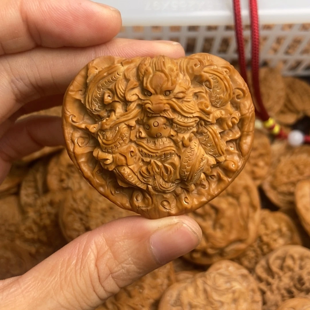 吊坠桃核雕刻双龙戏珠