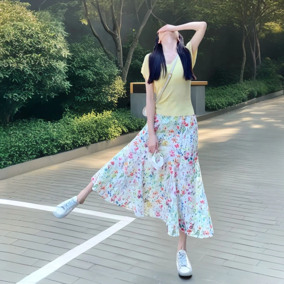 夏季时尚黄色T恤搭配韩系夏天多巴胺减龄松弛感穿搭碎花半身裙子
