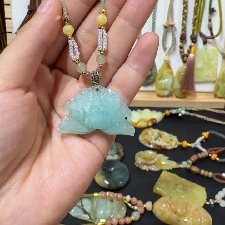 蛇纹石玉未镶嵌颈饰