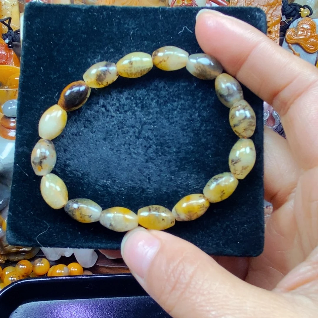 未镶嵌石英质玉（黄龙玉）颈饰