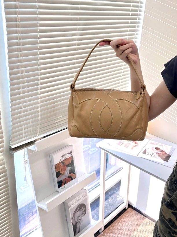 95新 Chanel/香奈儿 奶茶色外缝线单肩腋下包