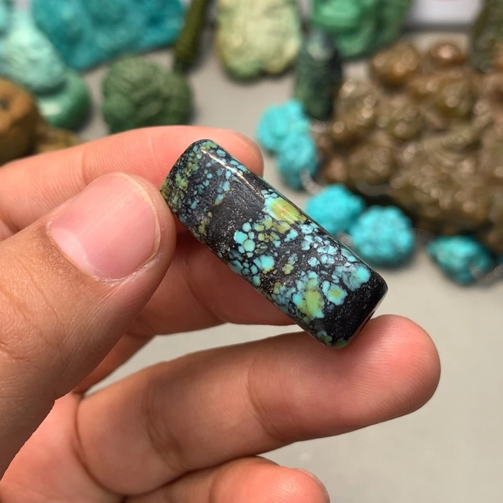 绿松石未镶嵌颈饰