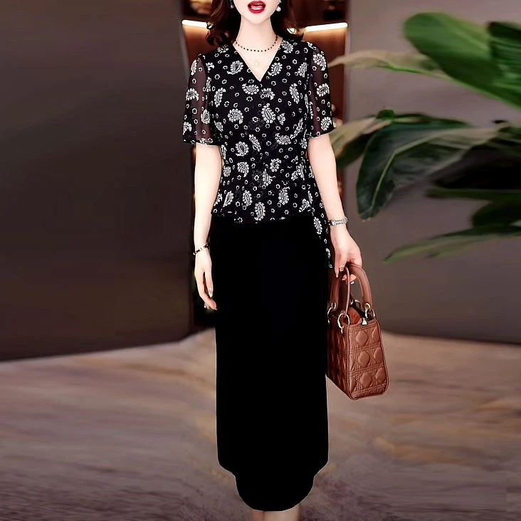 冰丝时尚洋气设计感轻奢V领假两件连衣裙2025夏季新款修身A字裙子