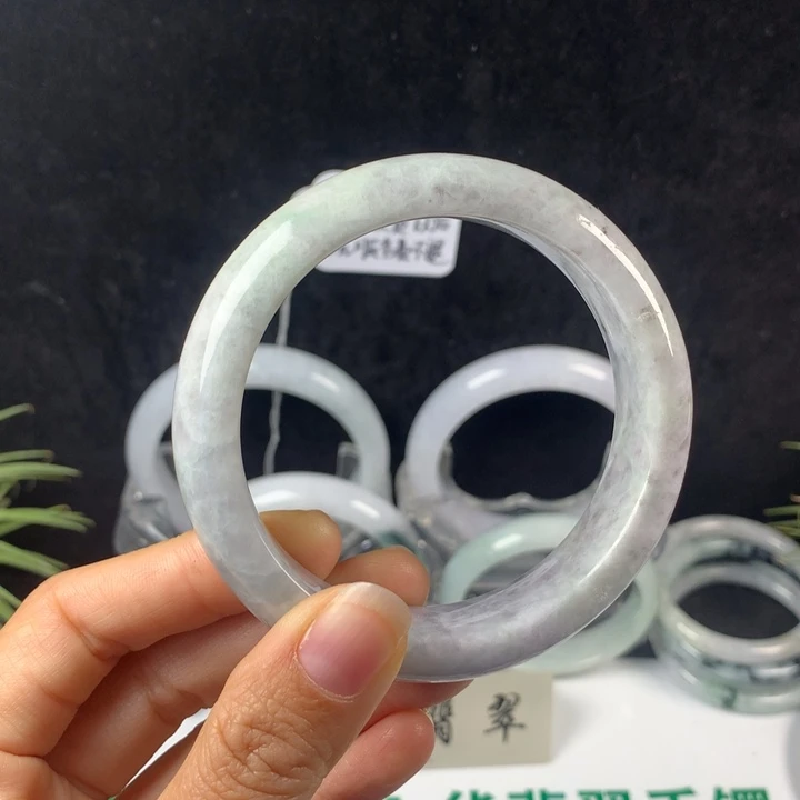 翡翠未镶嵌手镯49号。58.9圈