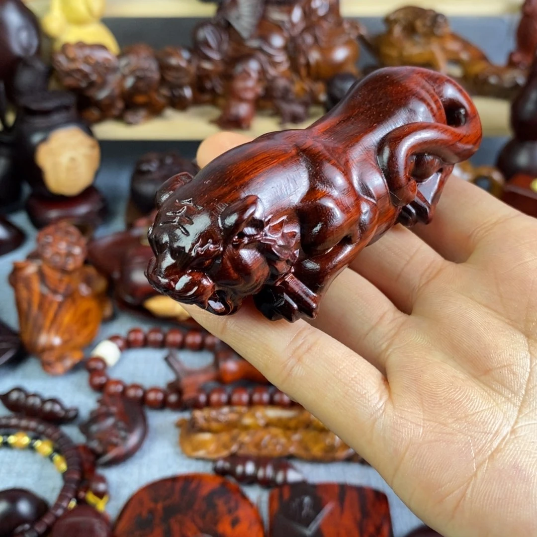 木段光紫檀老虎手把件