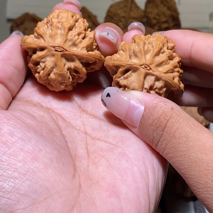 笑***生核桃手串/手链鸡心