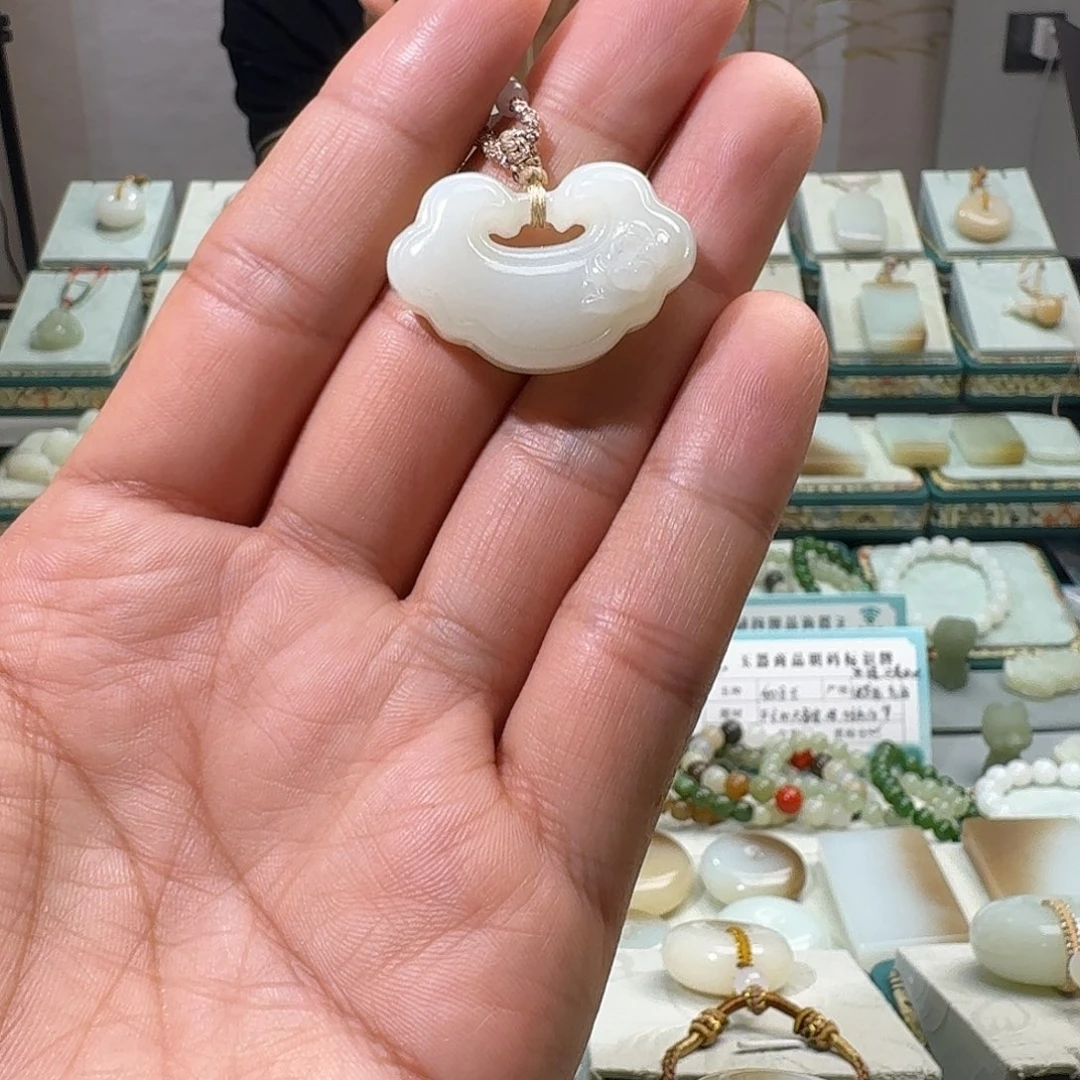 颈饰未镶嵌和田玉