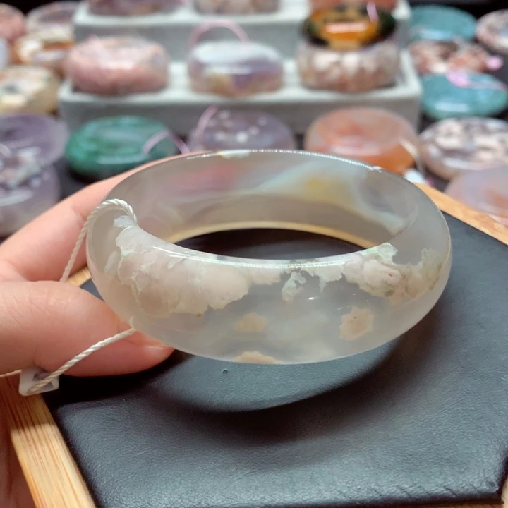 玛瑙/玉髓手镯未镶嵌张*姐66