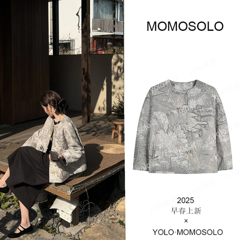 MOMOSOLO•山野•2025春系列墨色山水画圆领盘扣珍珠提花外套YM1183