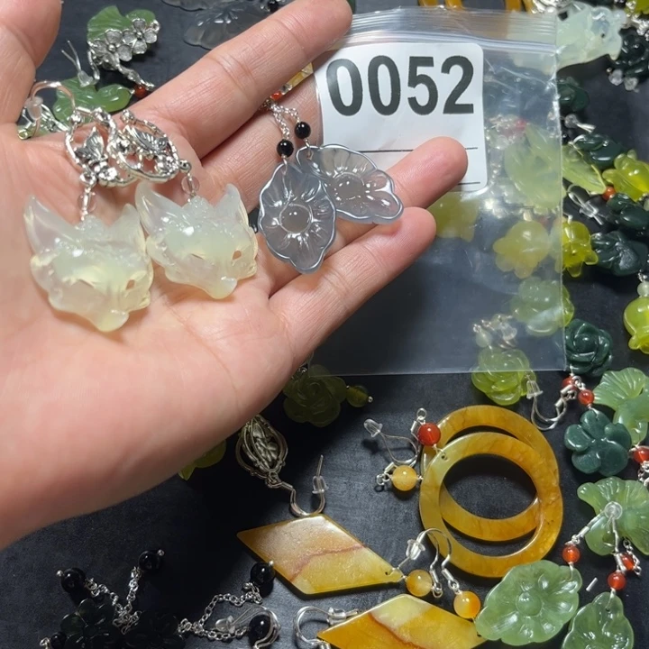 娜***蛇纹石玉合金耳饰