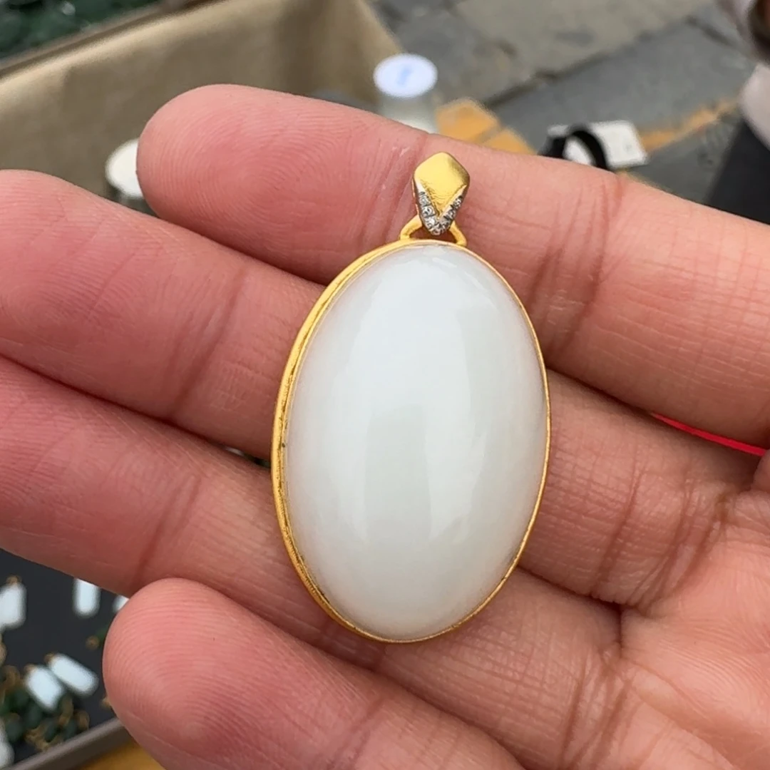 和田玉颈饰18K金镶嵌俄白鸽子蛋TZ多样性拍一发一