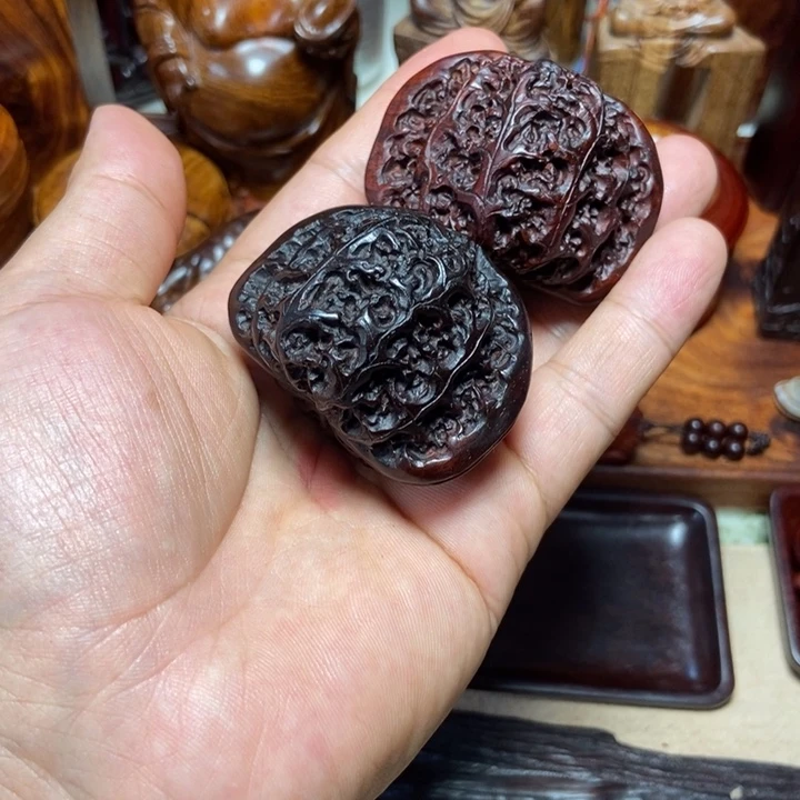 檀香紫檀（小叶紫檀）核桃手球一对