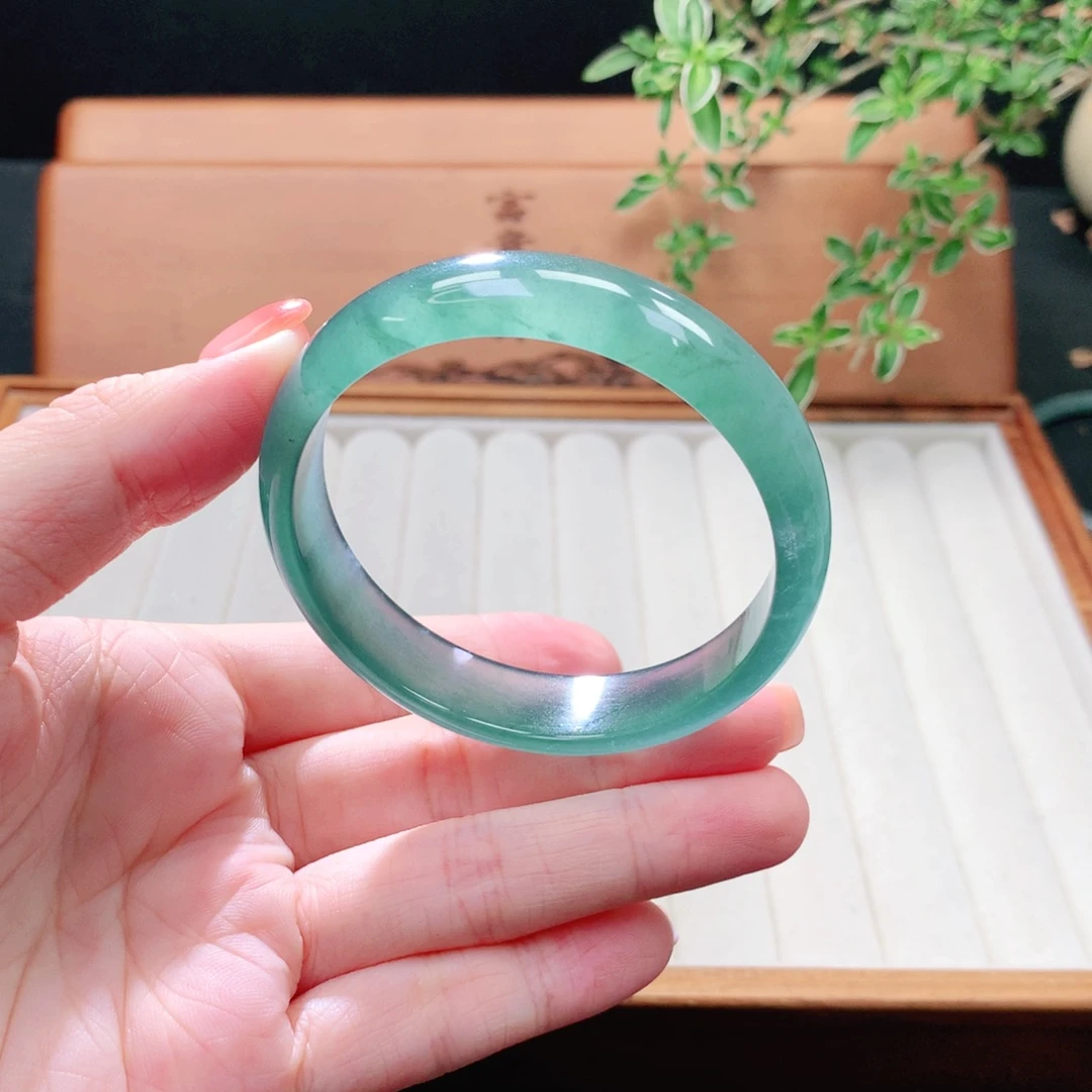 未镶嵌手镯（圆镯）翡翠