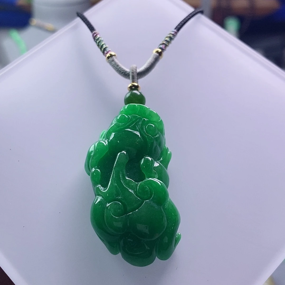 翡翠未镶嵌吊坠(赠链)