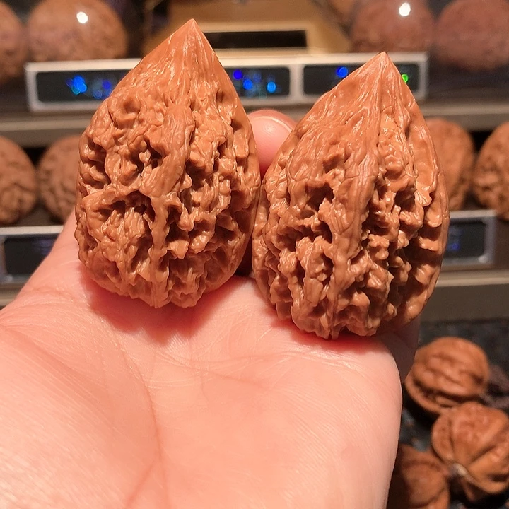 文玩核桃野生红樱枪