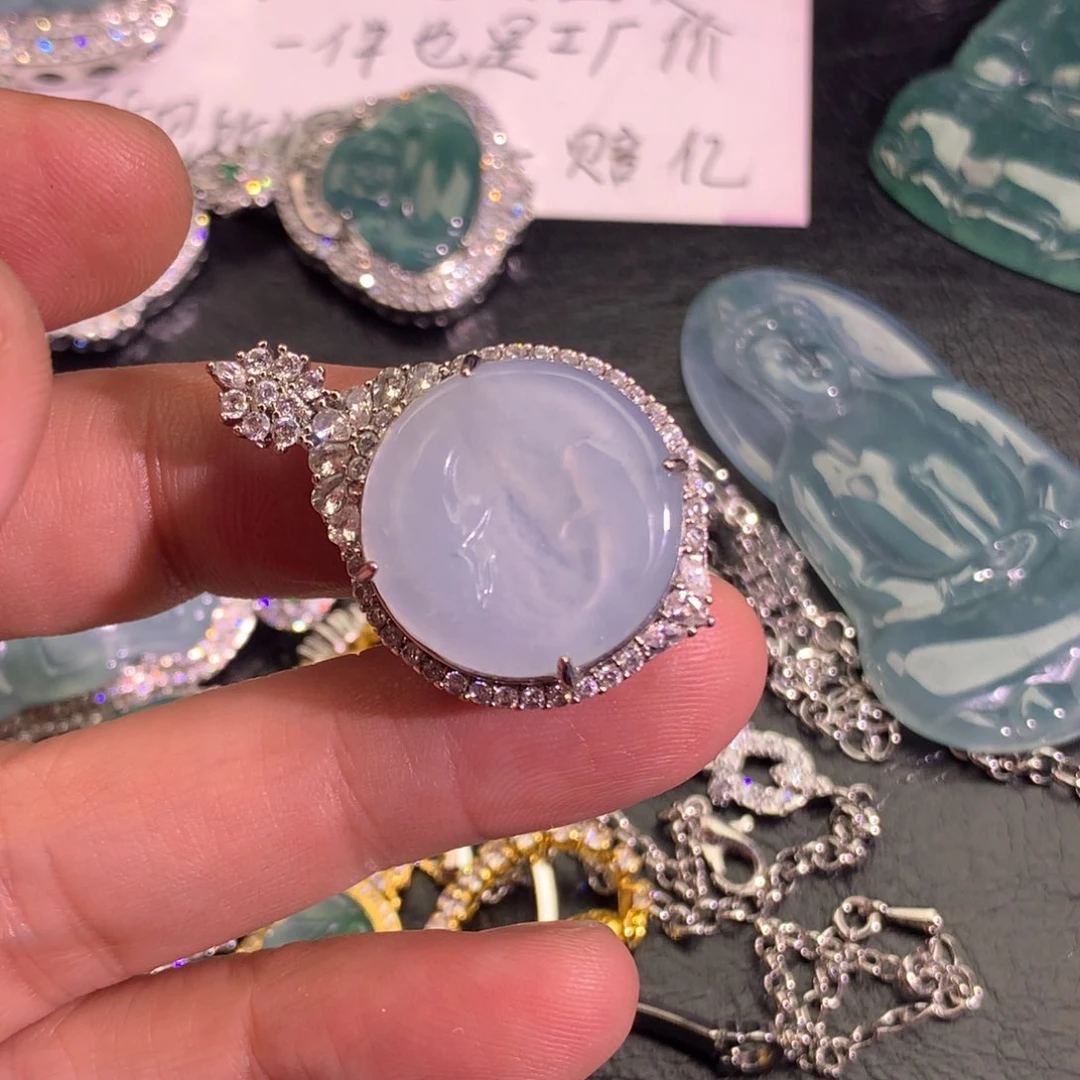 翡翠颈饰未镶嵌双鱼