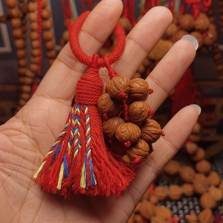 木质类龙纹桃枭挂件