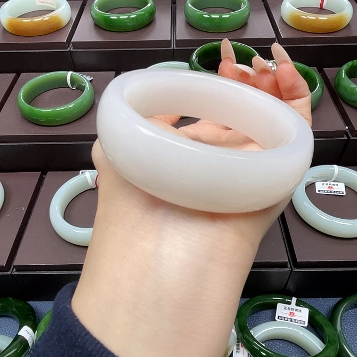 和田玉未镶嵌手镯