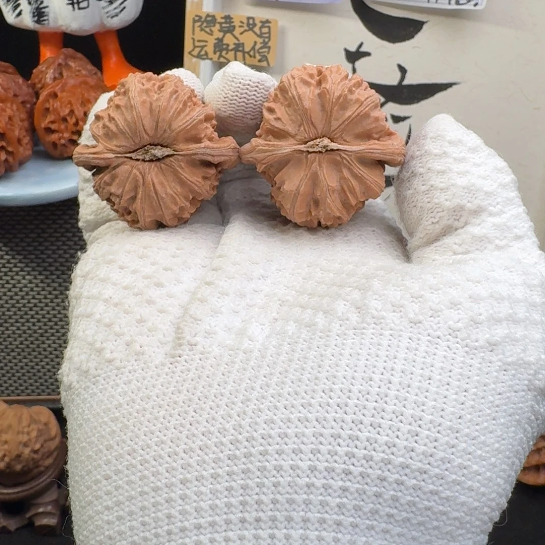 文玩核桃吊坠4108白狮子