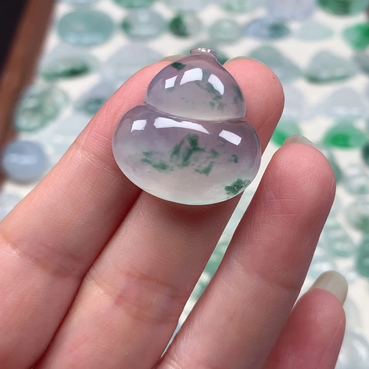 翡翠未镶嵌颈饰冰种飘花大葫芦