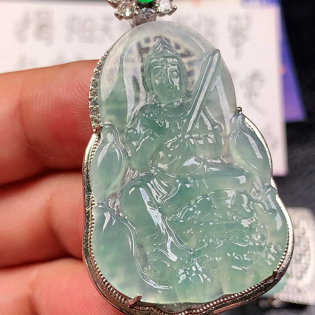 翡翠未镶嵌颈饰文殊