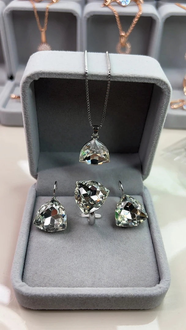 铜合金锆石戒指 三角形带钻高档套装