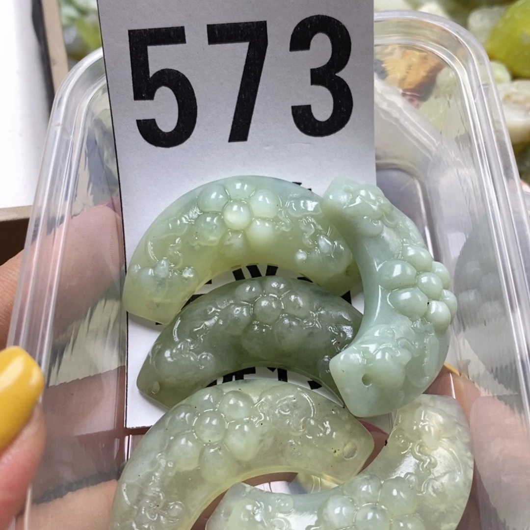 蛇纹石玉未镶嵌挂坠
