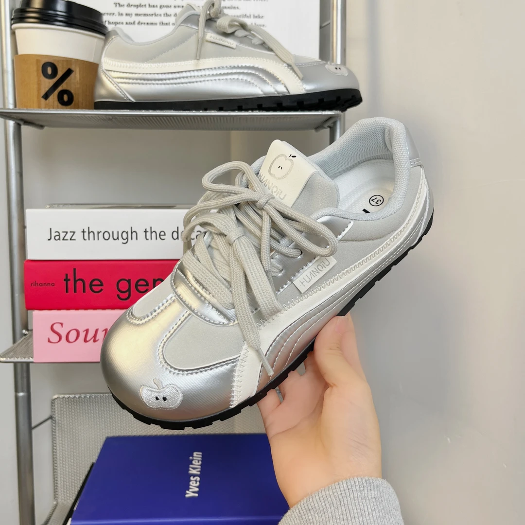 环球女鞋正品银色板鞋女款2025秋季新款百搭轻便德训鞋低帮休闲鞋
