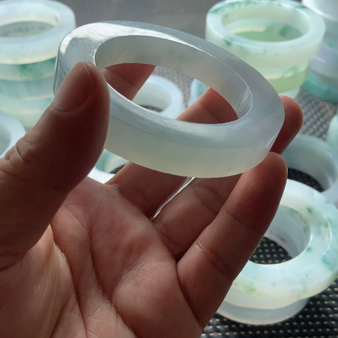 定制翡翠缅甸翡翠手镯现货供应未镶嵌风***人