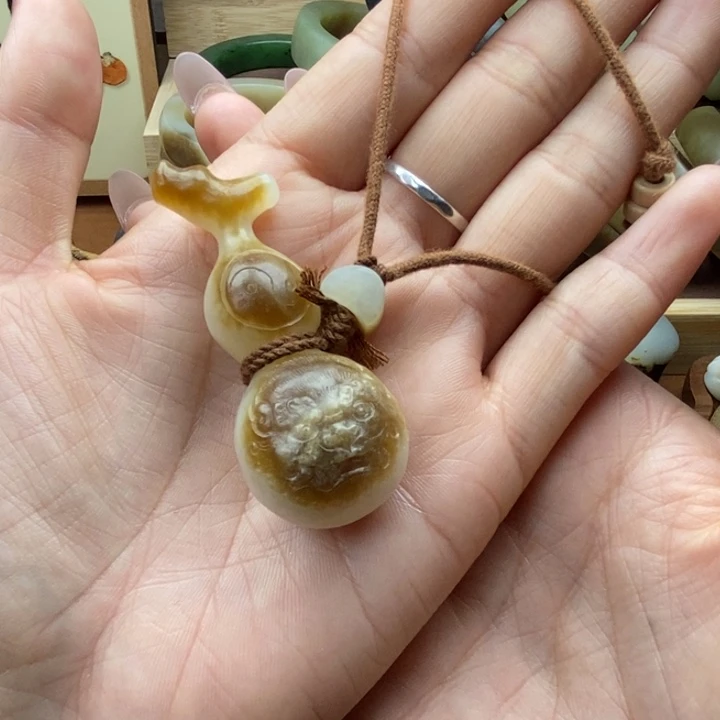 C****和田玉（糖玉）未镶嵌颈饰