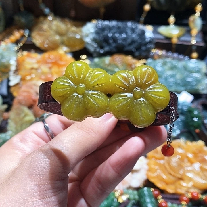 蛇纹石玉未镶嵌颈饰