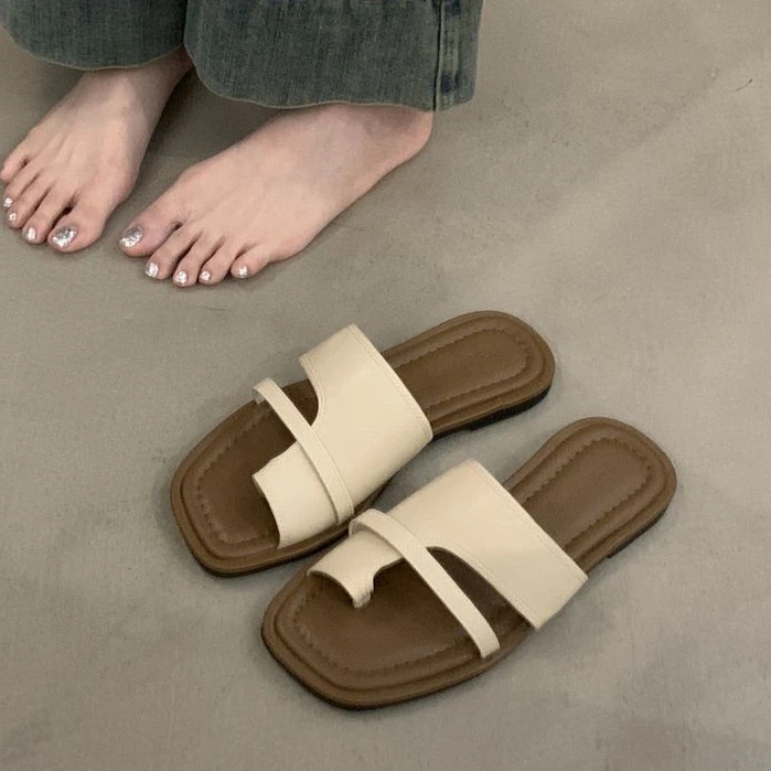 UHCK凉拖鞋外穿平底女鞋子2025年春夏新款凉爽方头套趾一脚蹬黑色