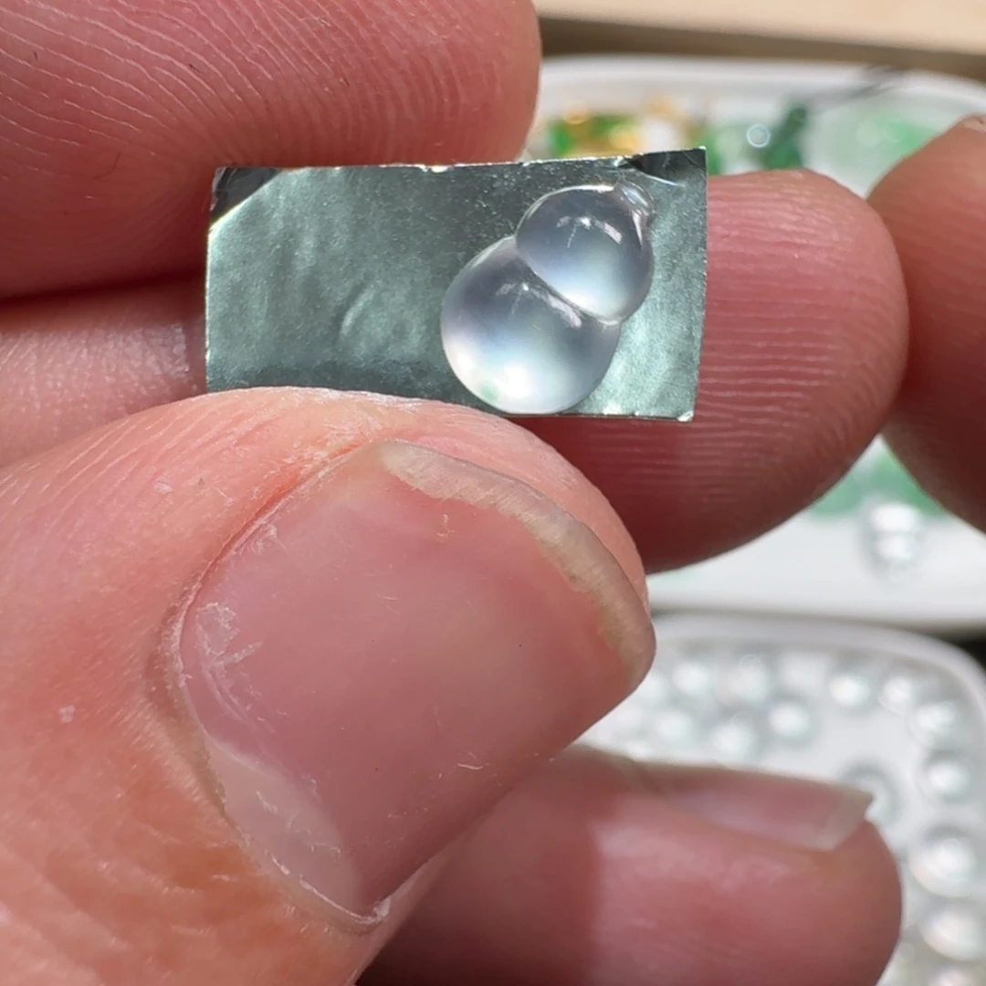 翡翠未镶嵌颈饰葫芦