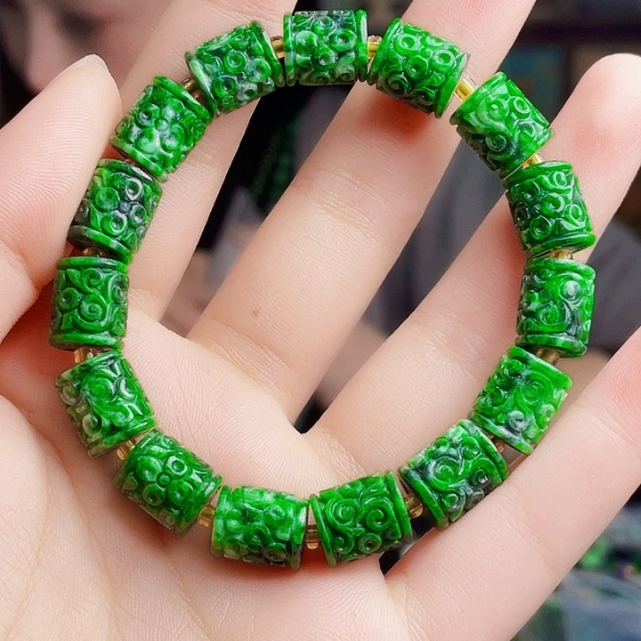 翡翠未镶嵌颈饰多样性
