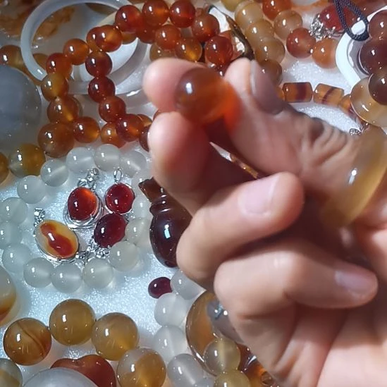 时***间玛瑙/玉髓未镶嵌北红玛瑙