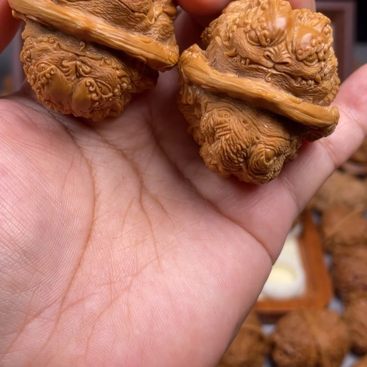 劉***9蛤蟆头雕刻的金蟾