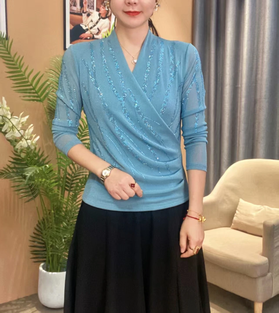 2025早春新款时尚洋气百搭网红气质显瘦交叉领长袖烫钻修身打底衫