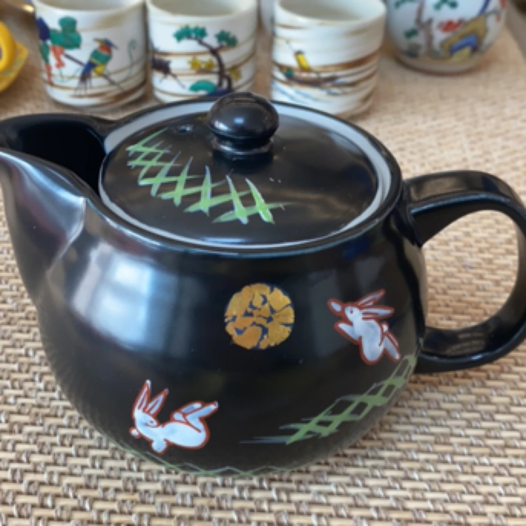 九谷黑色手绘急需壶