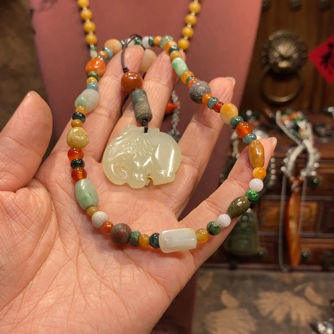 翡翠吊坠(赠链)未镶嵌