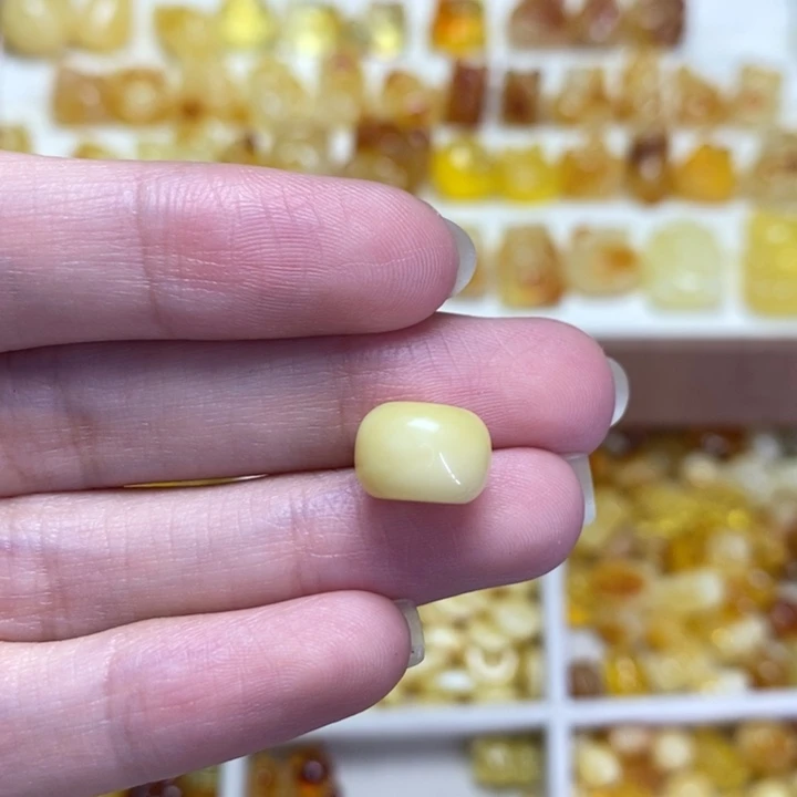琥珀未镶嵌裸石小墩子