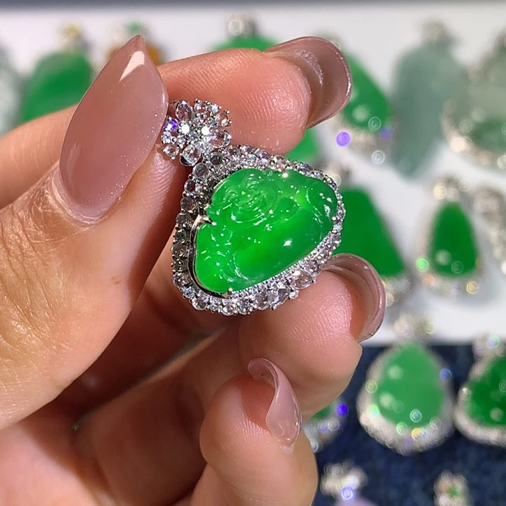 翡翠18K金镶嵌颈饰佛公