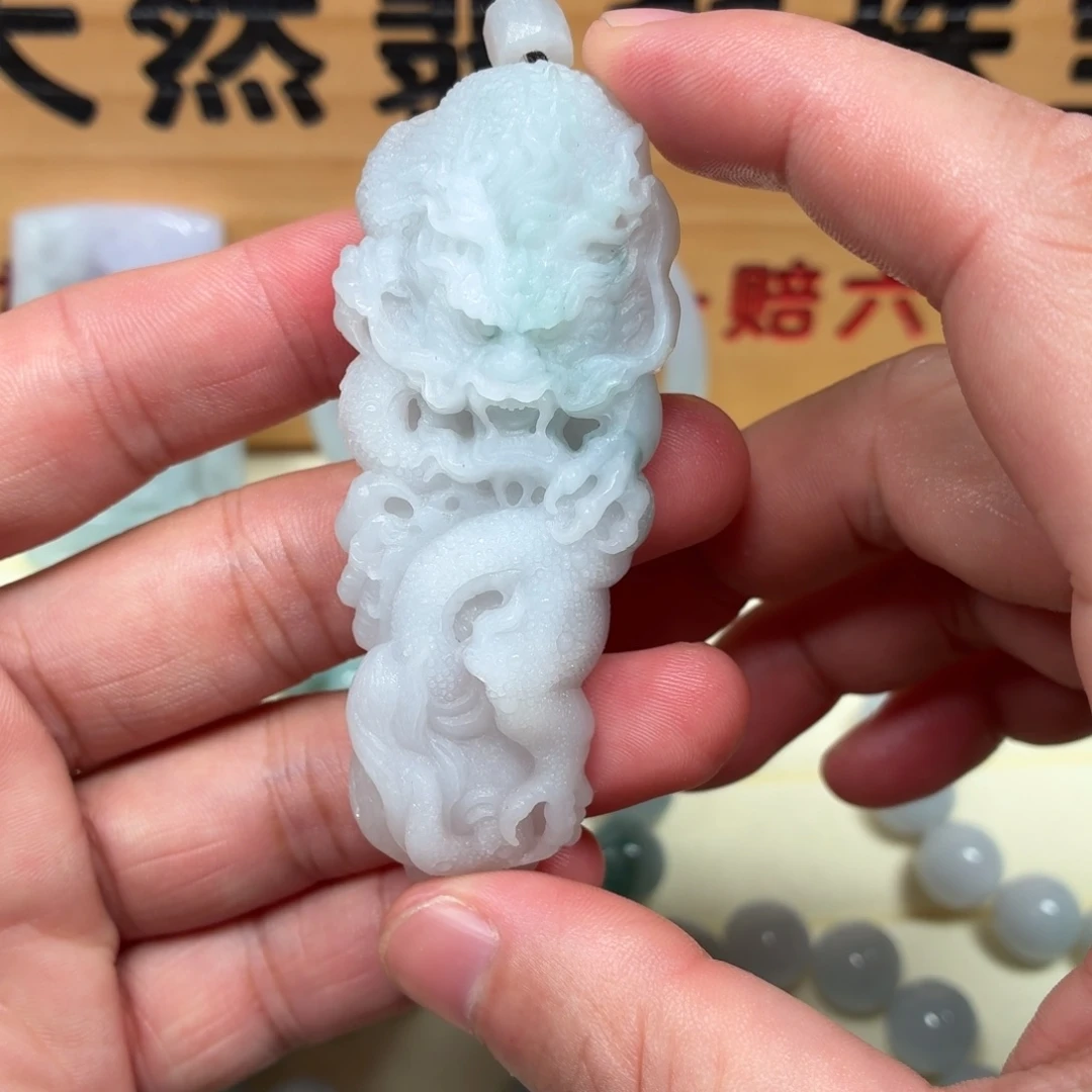 定制翡翠未镶嵌龙柱