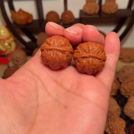 文玩核桃把件秋子