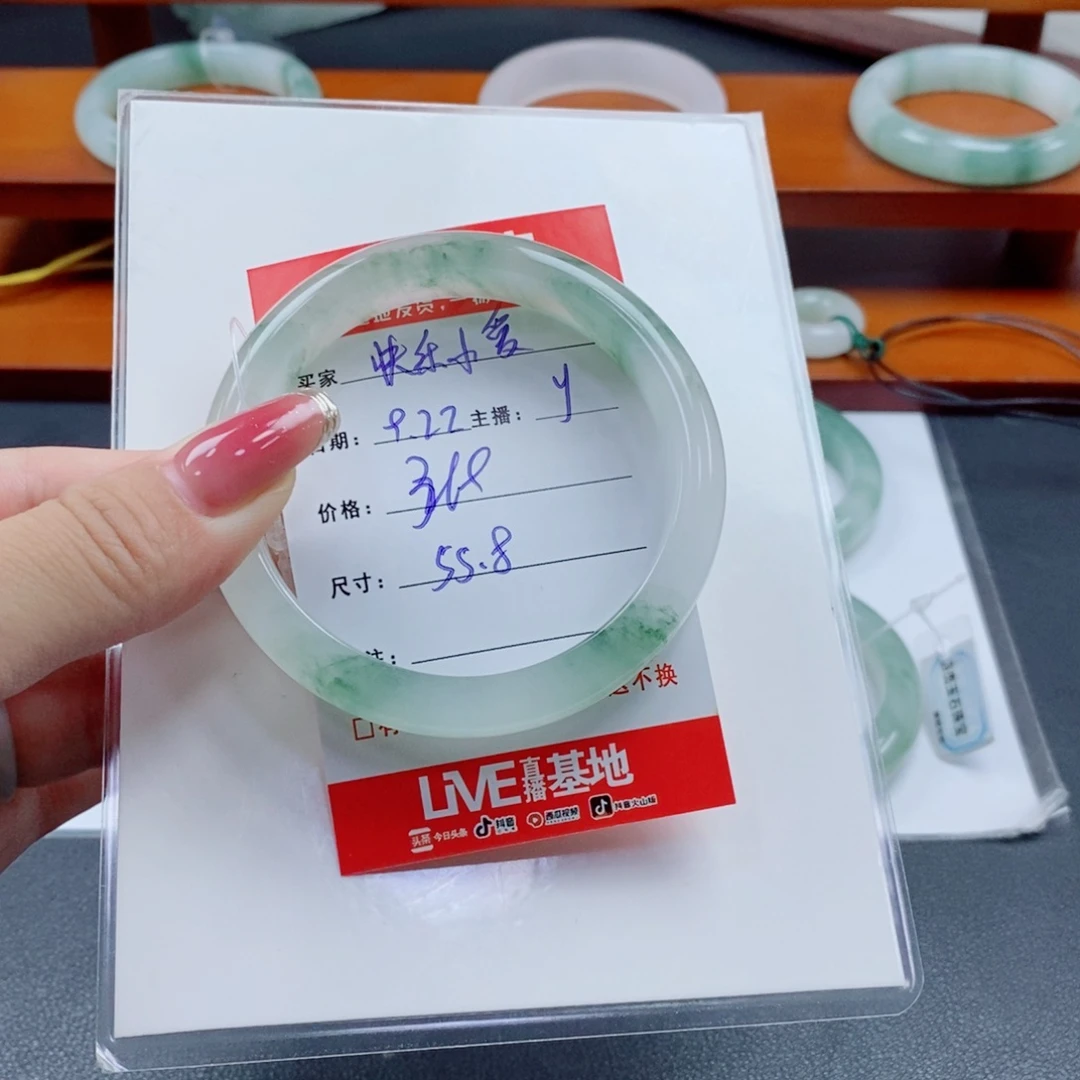 快***爱未镶嵌手镯石英质玉