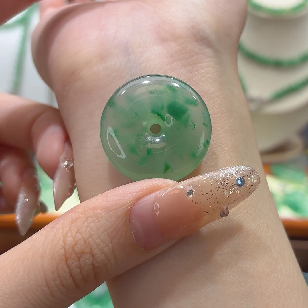 石英质玉未镶嵌颈饰