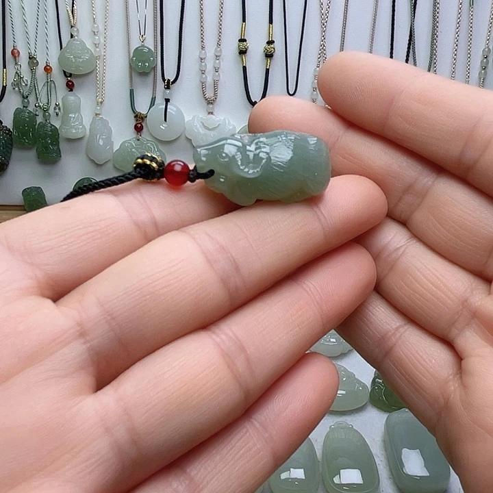 颈饰未镶嵌和田玉