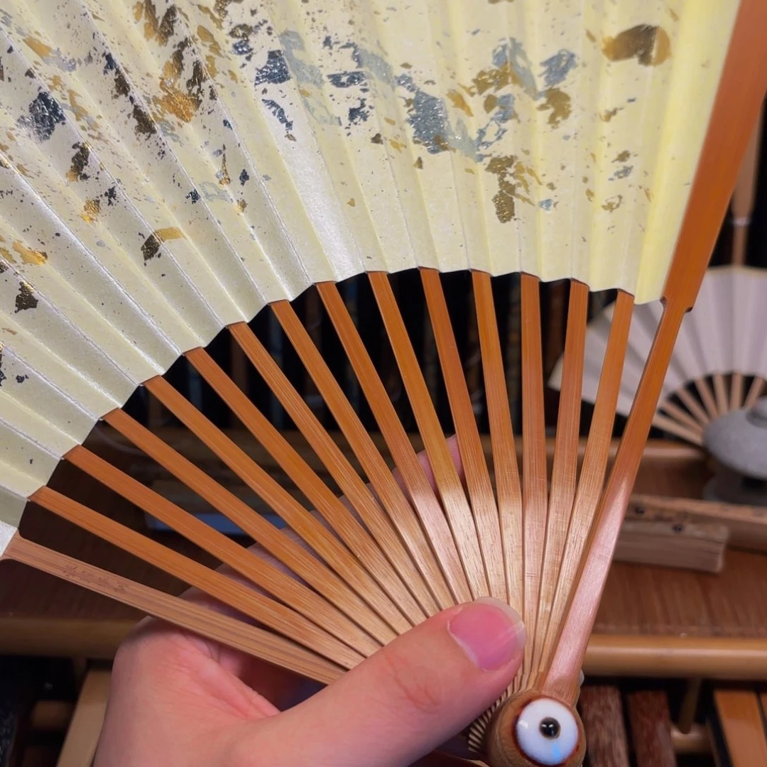 扇子全老和尚头白洒